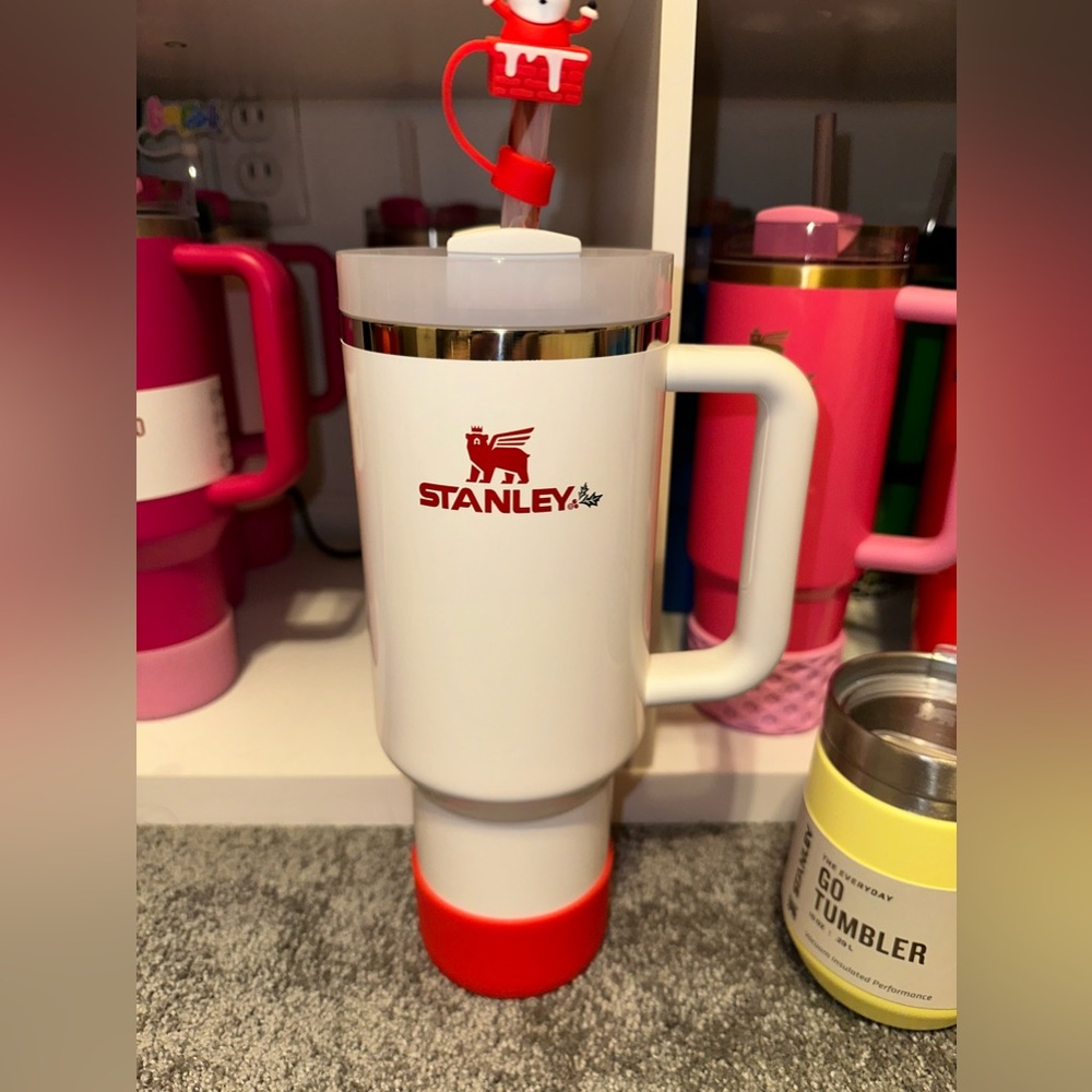 NWOT Limited Edition Stanley Mistletoe Twist 40oz Tumbler